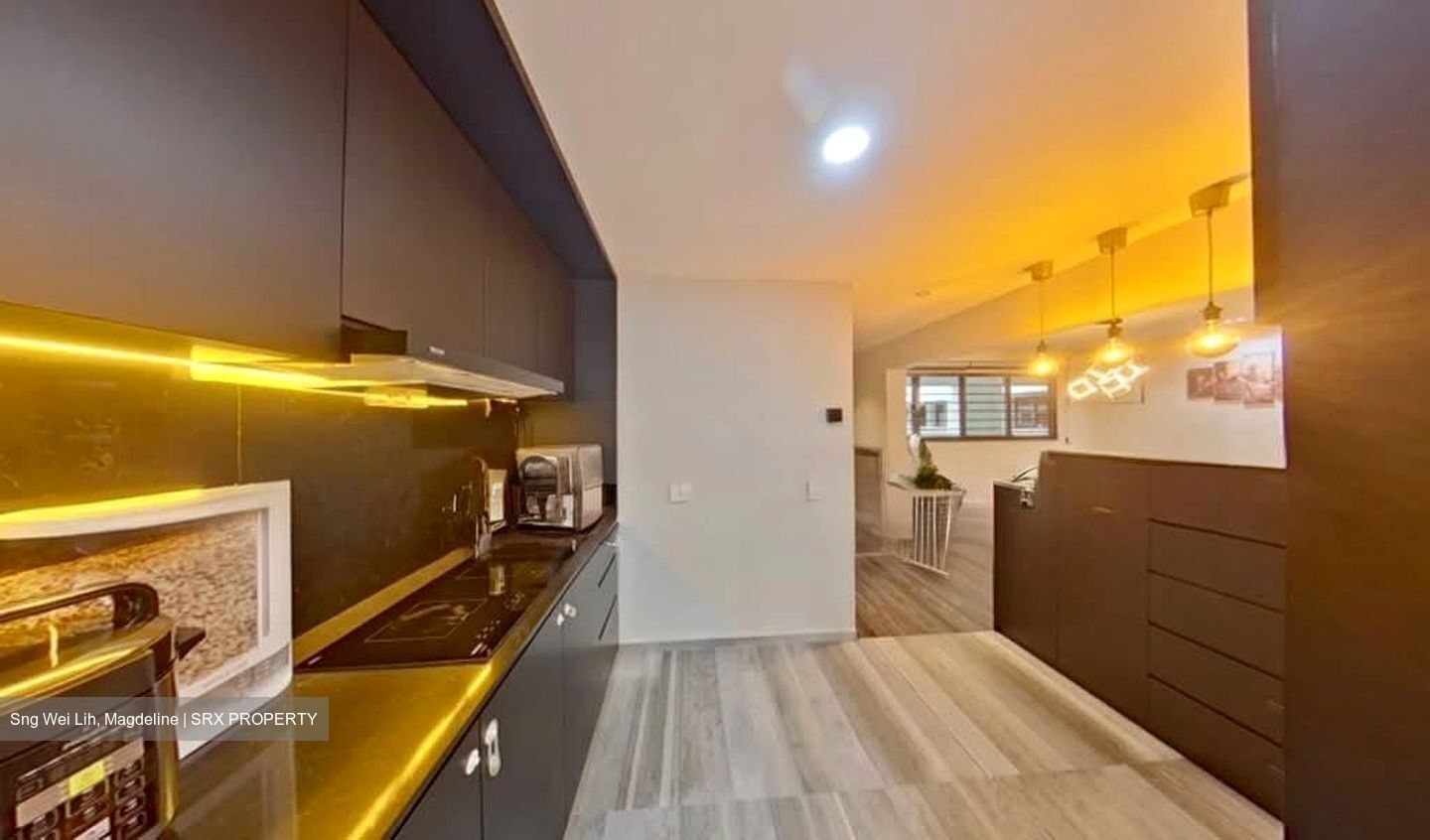 Blk 556 Jurong West Street 42 (Jurong West), HDB Executive #557986101